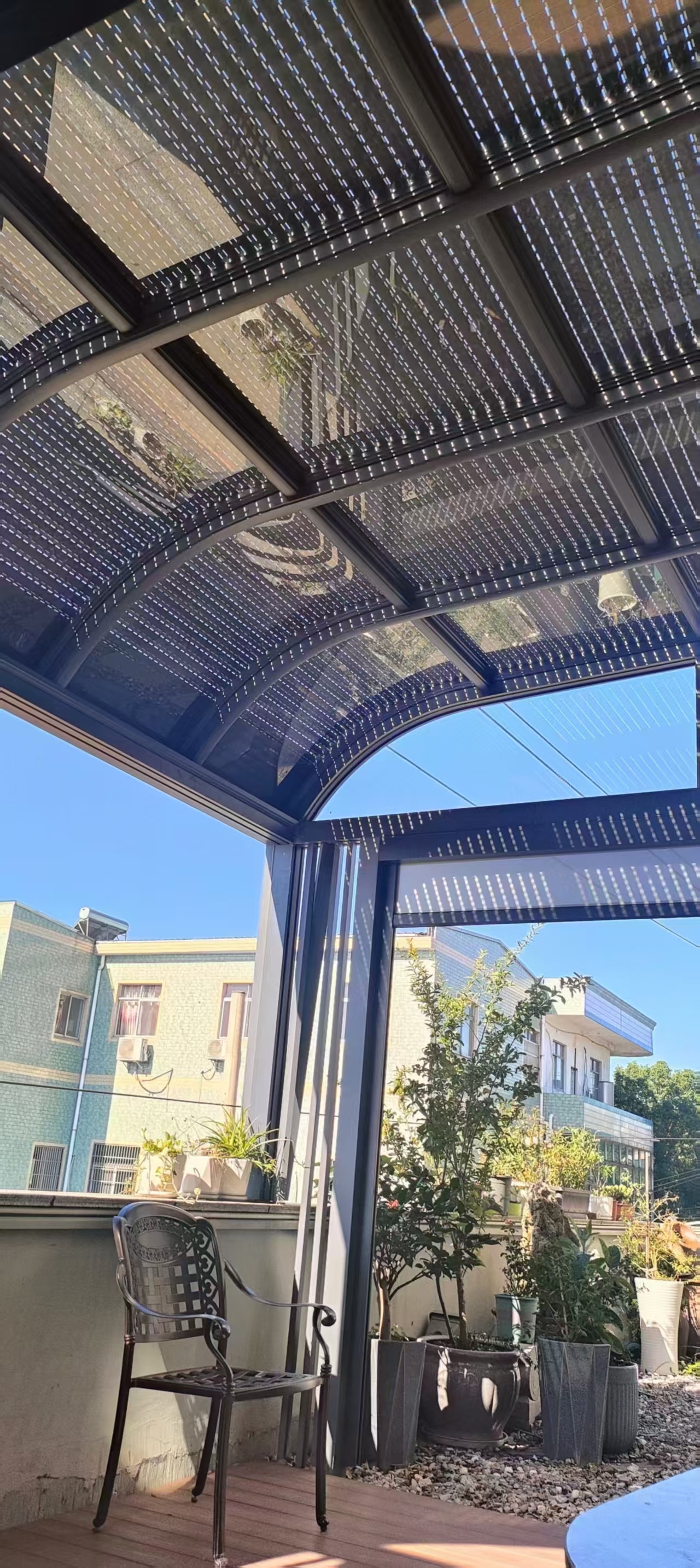 別墅庭院打造中休閑區域選擇鋁合金折疊涼亭：加分項還是減分項？