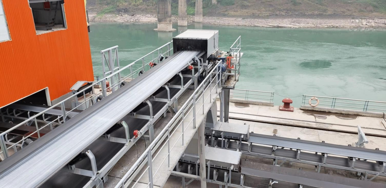 礦山斜坡帶式輸送機的創新應用：復雜地形下的物料運輸解決方案