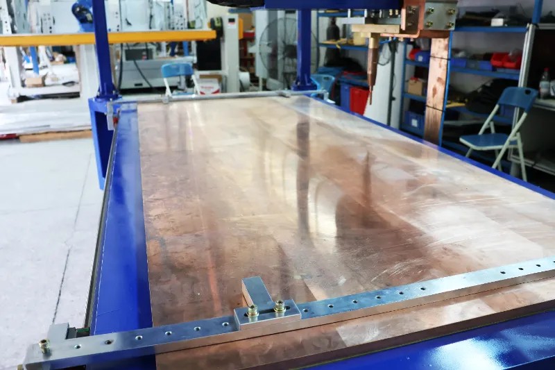 Door panel reinforcing gantry spot welding machine