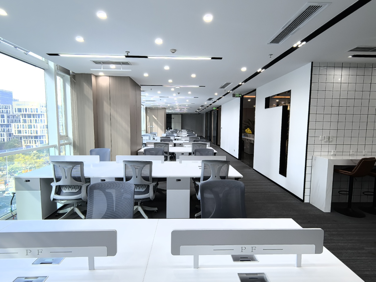 辦公區(qū).jpg 辦公區(qū).jpg