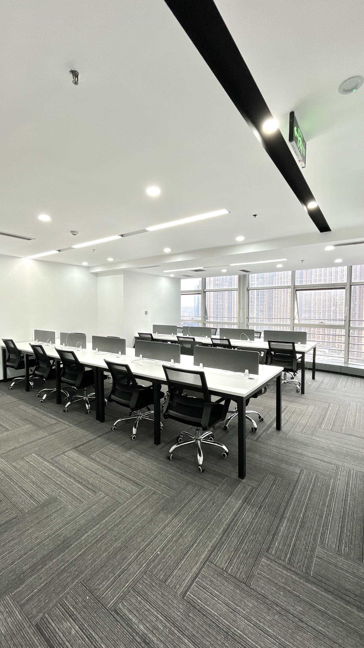 服務(wù)式辦公室.jpg 服務(wù)式辦公室.jpg