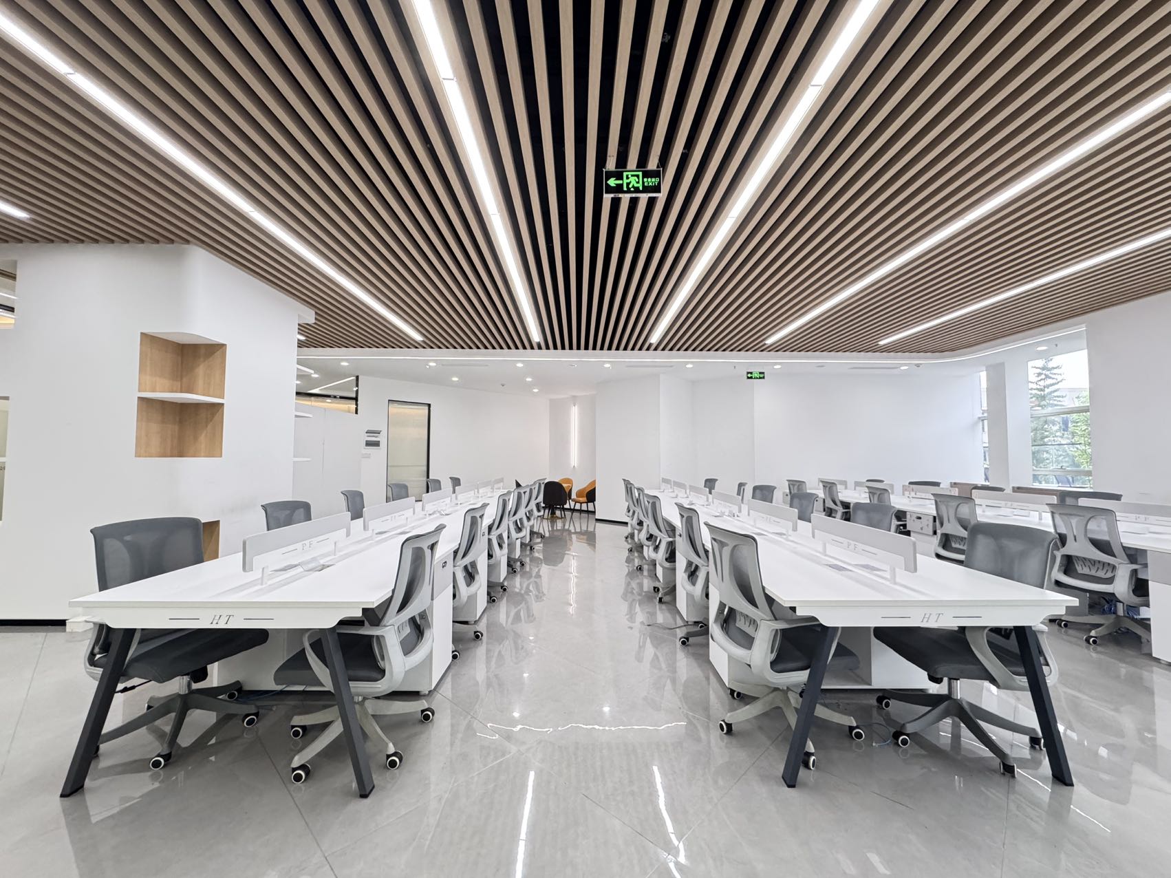 辦公區(qū).jpg 辦公區(qū).jpg