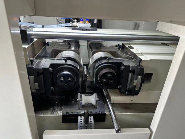 高精密數(shù)控滾絲機(jī)25NC