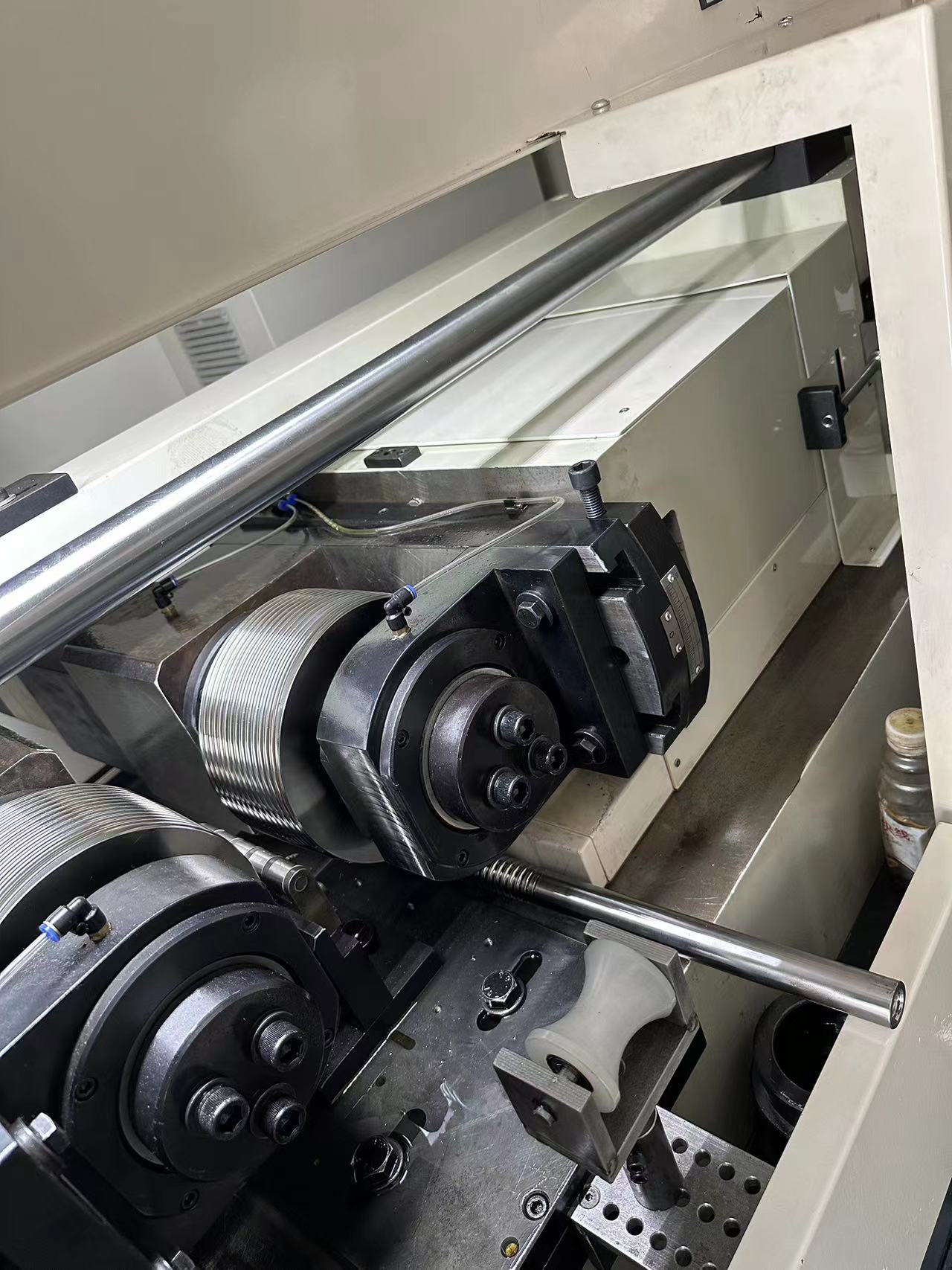 高精密數(shù)控滾絲機(jī)25NC