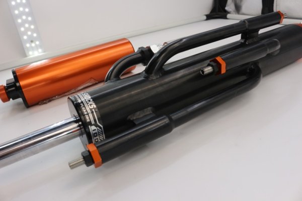 奔馳 烏尼莫克外置多通道減震器