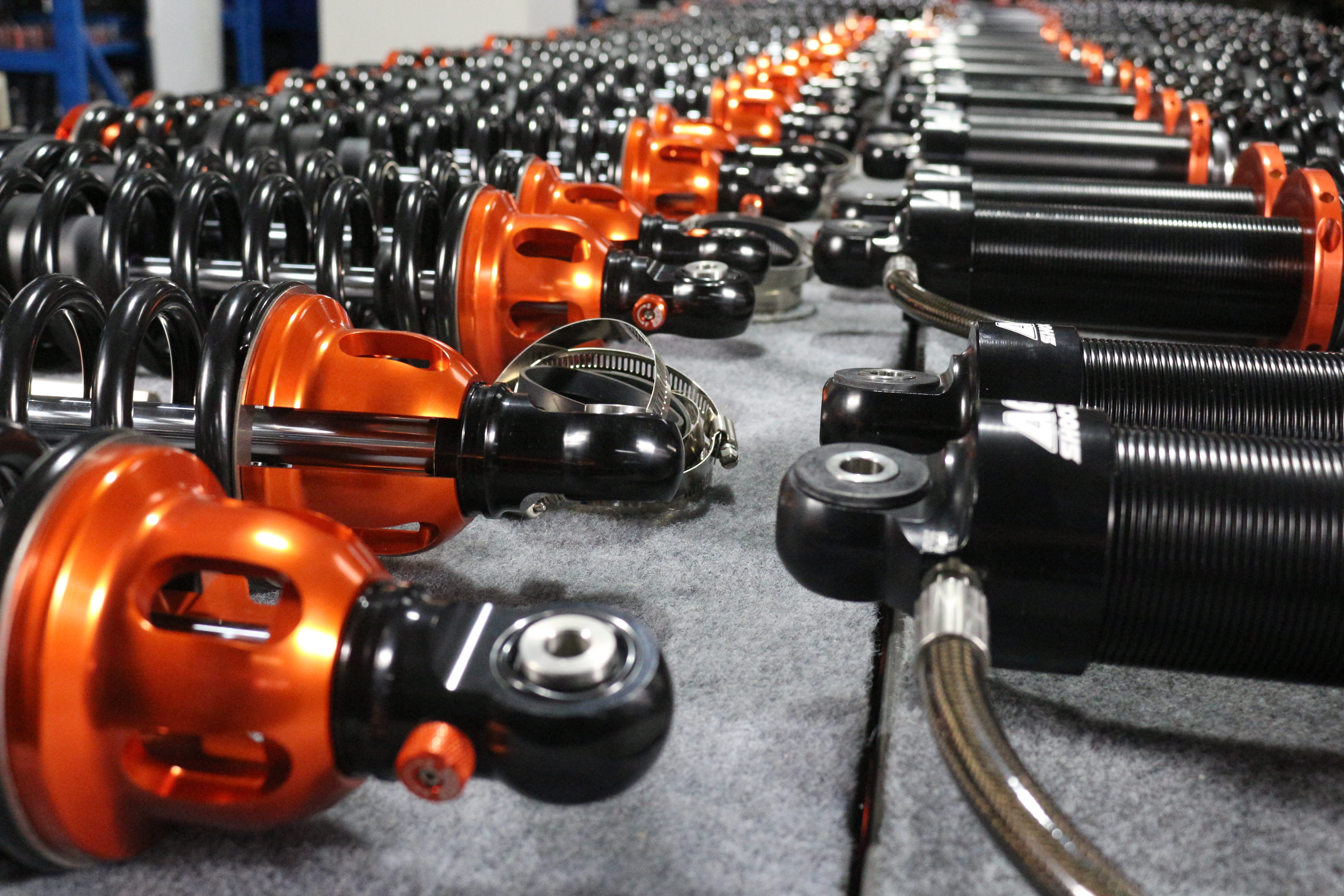 越野車(chē)減震器