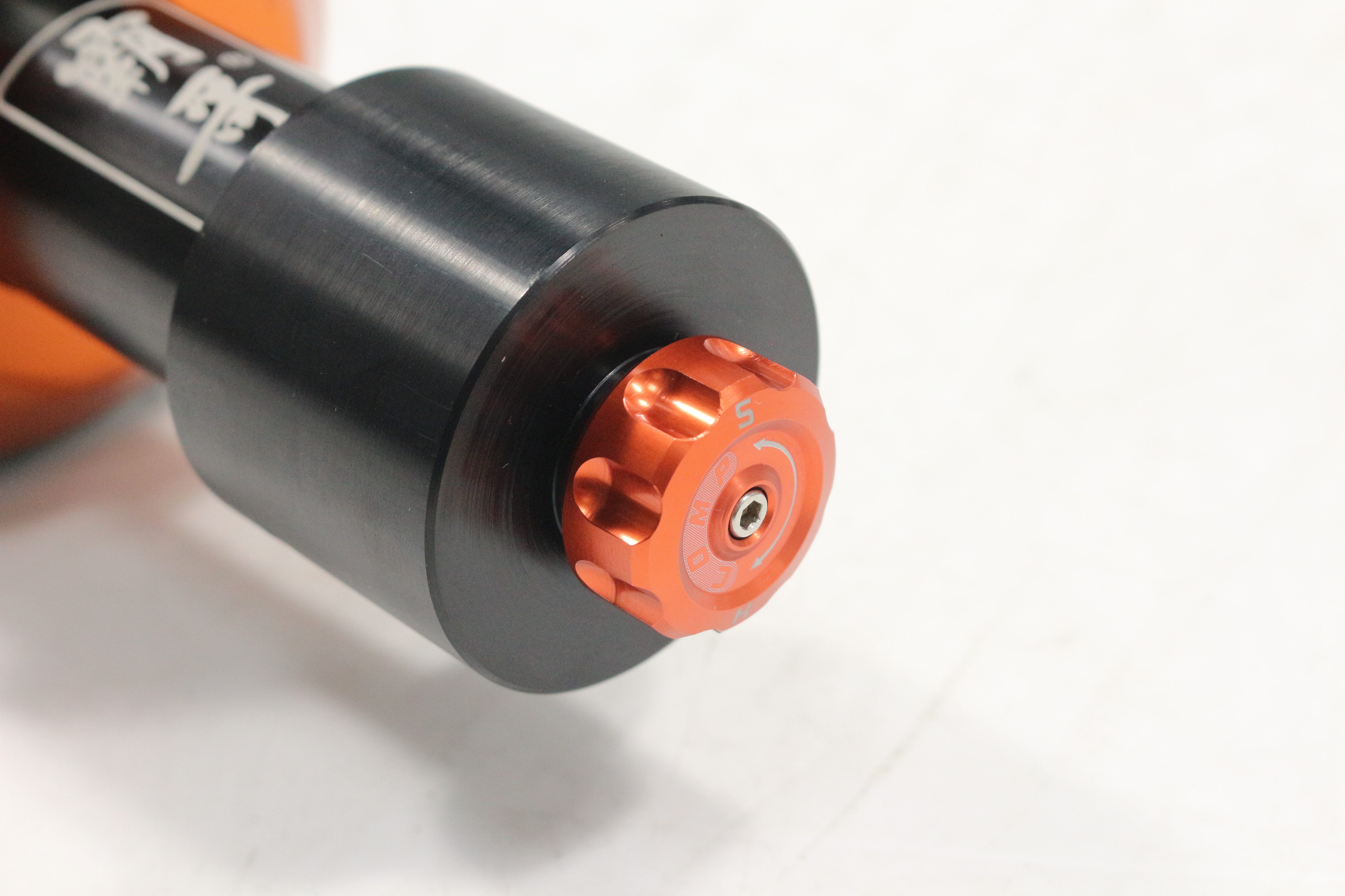 奧迪Q5改裝霸哥氮氣減震器