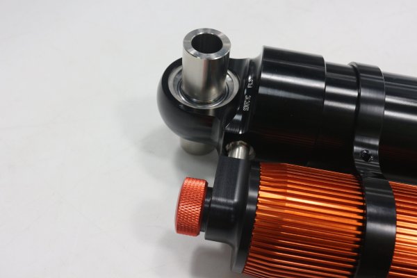 莫斯卡重型房車(chē)第二代有線電控氮?dú)鉁p震器