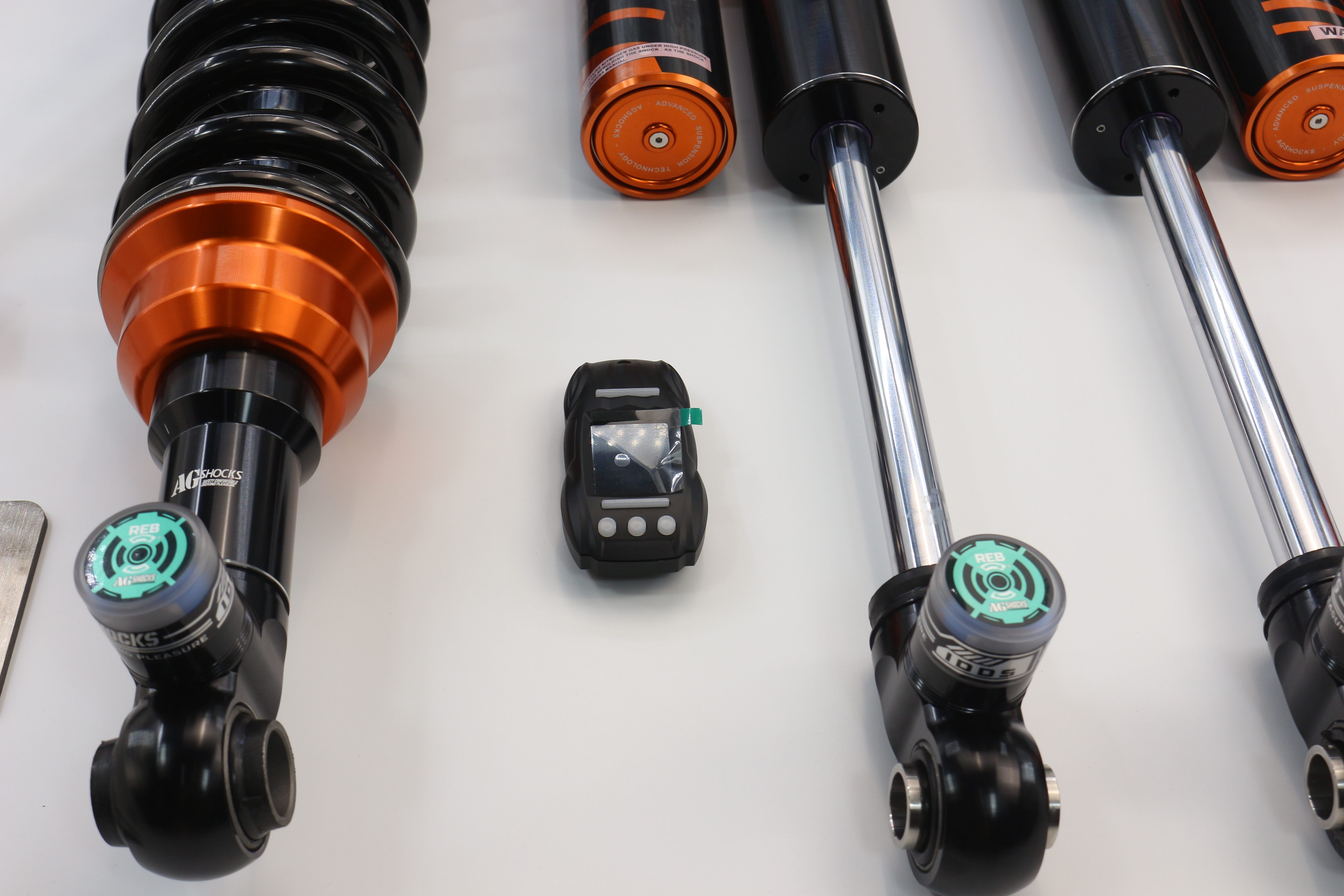 豐田L(fēng)C250第三代霸哥無(wú)線電控氮?dú)鉁p震器