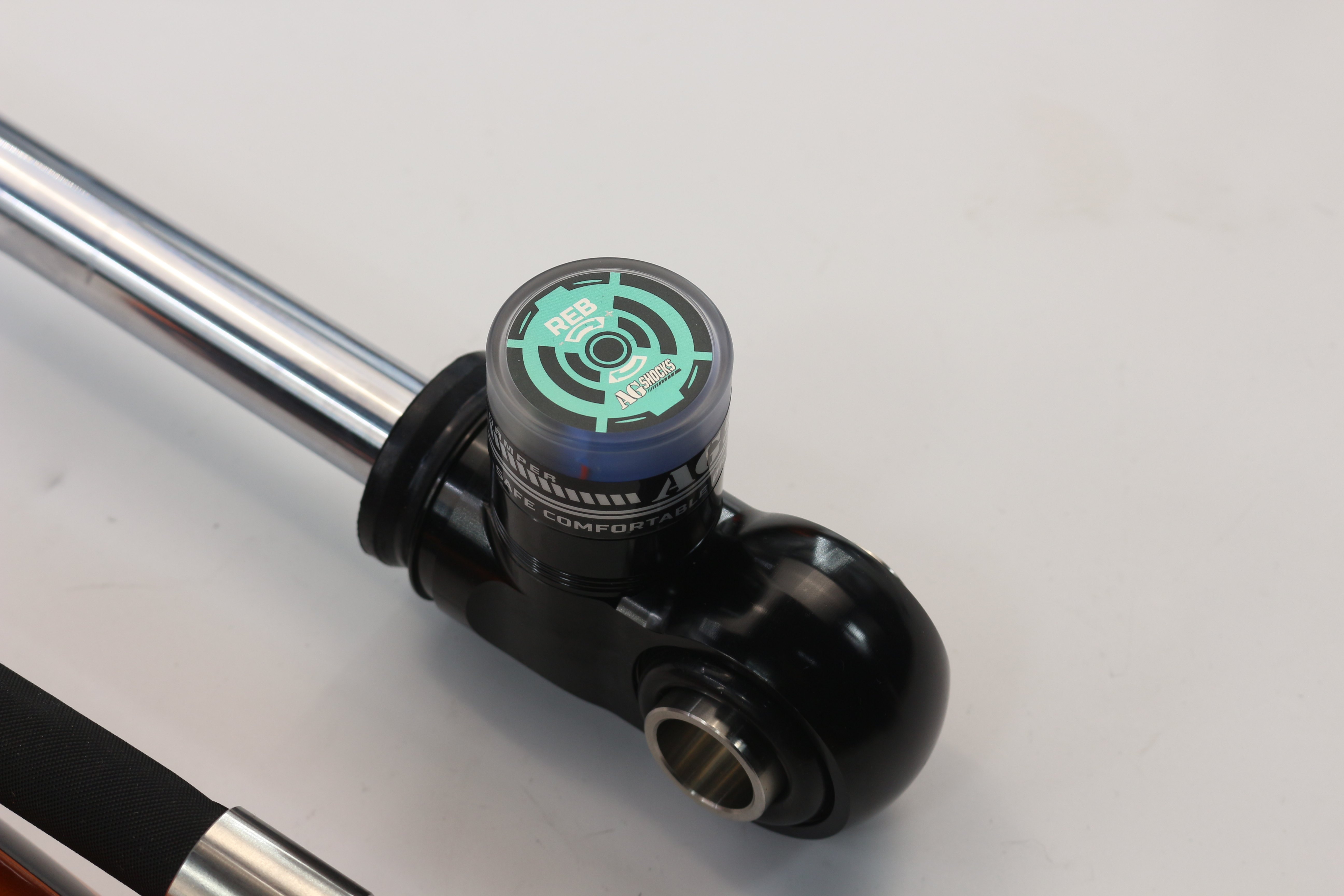 豐田L(fēng)C200第三代無線電控氮?dú)鉁p震器