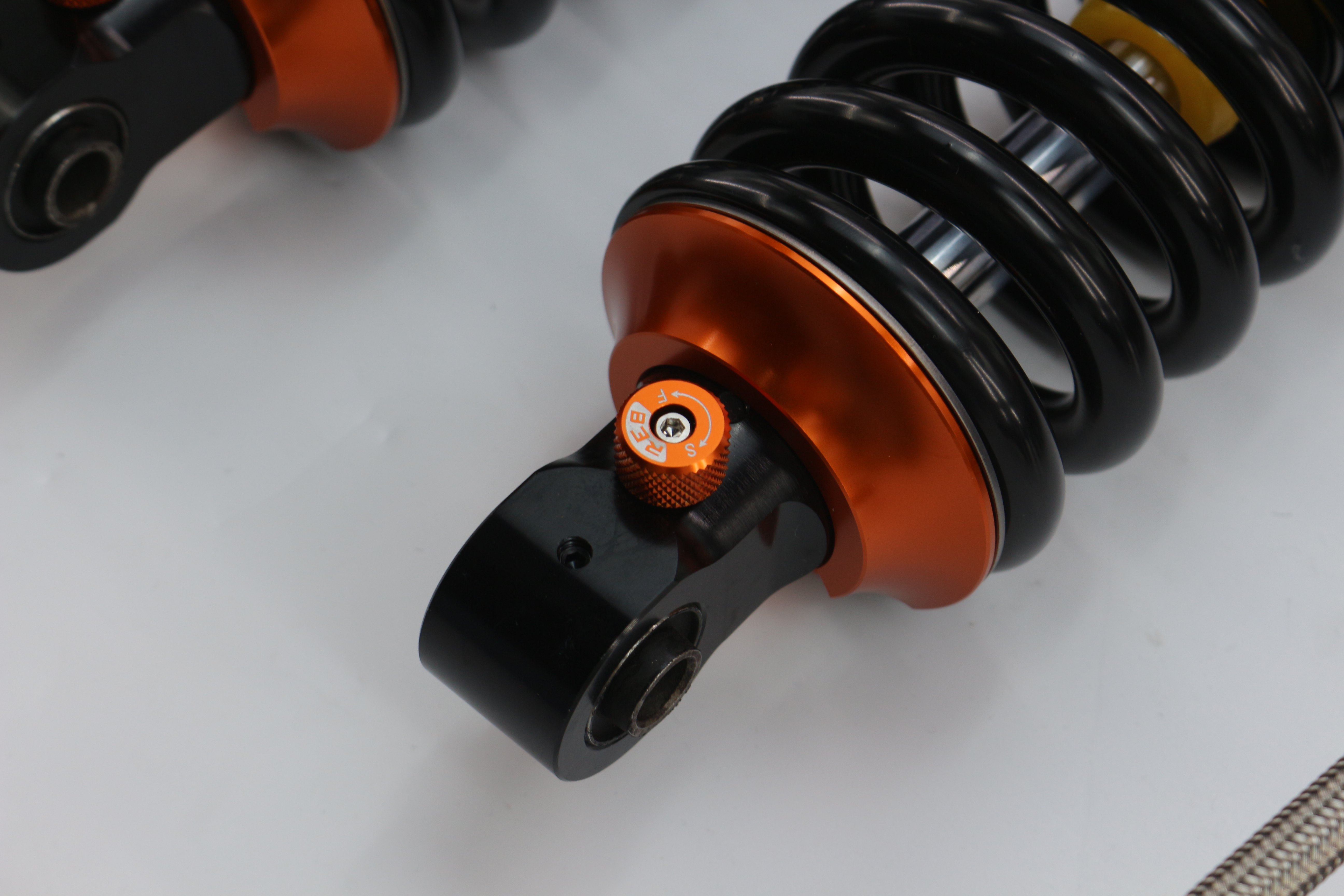 路特斯跑車改裝霸哥氮?dú)鉁p震器