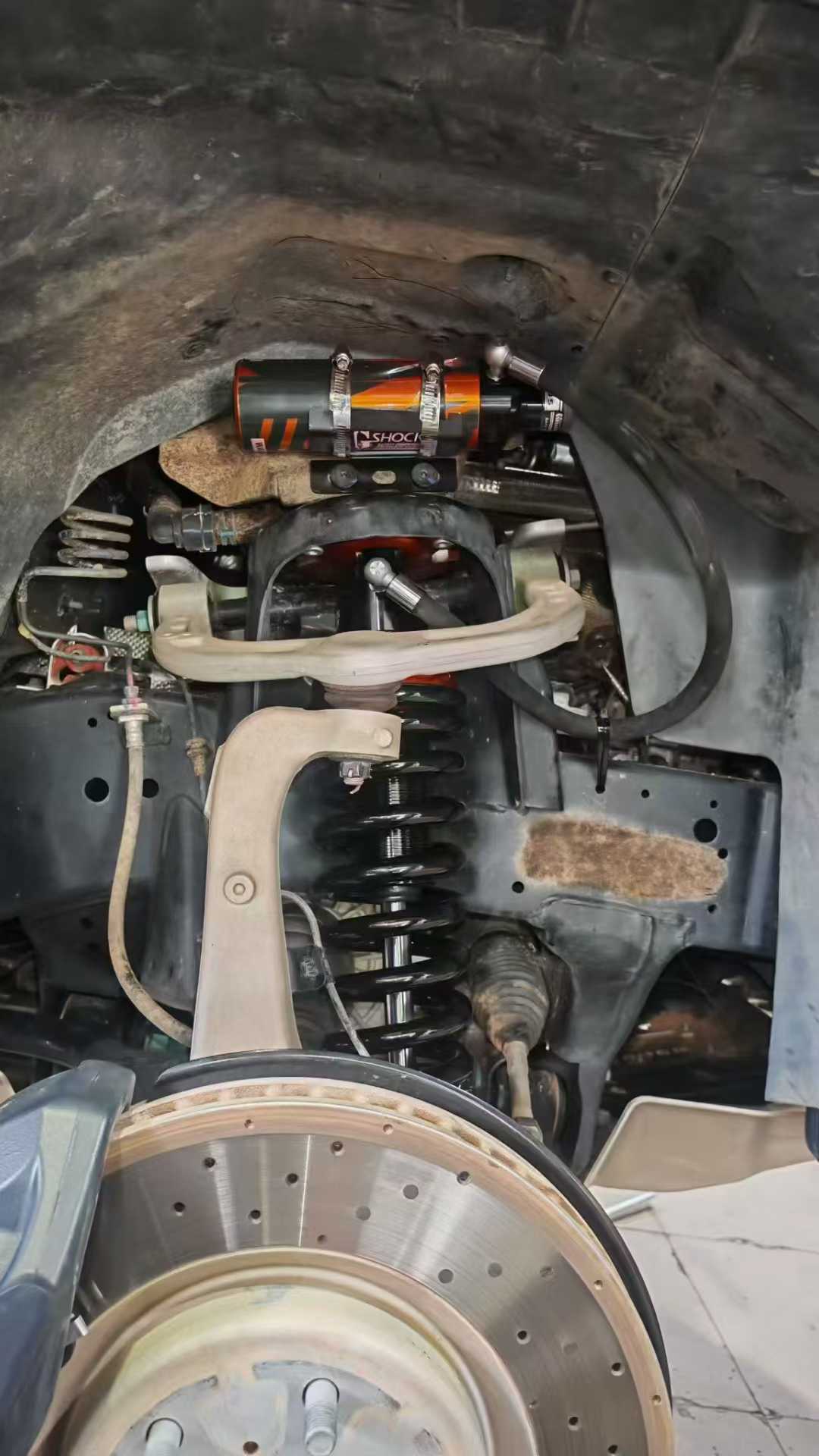 霸哥手調(diào)氮?dú)鉁p震器