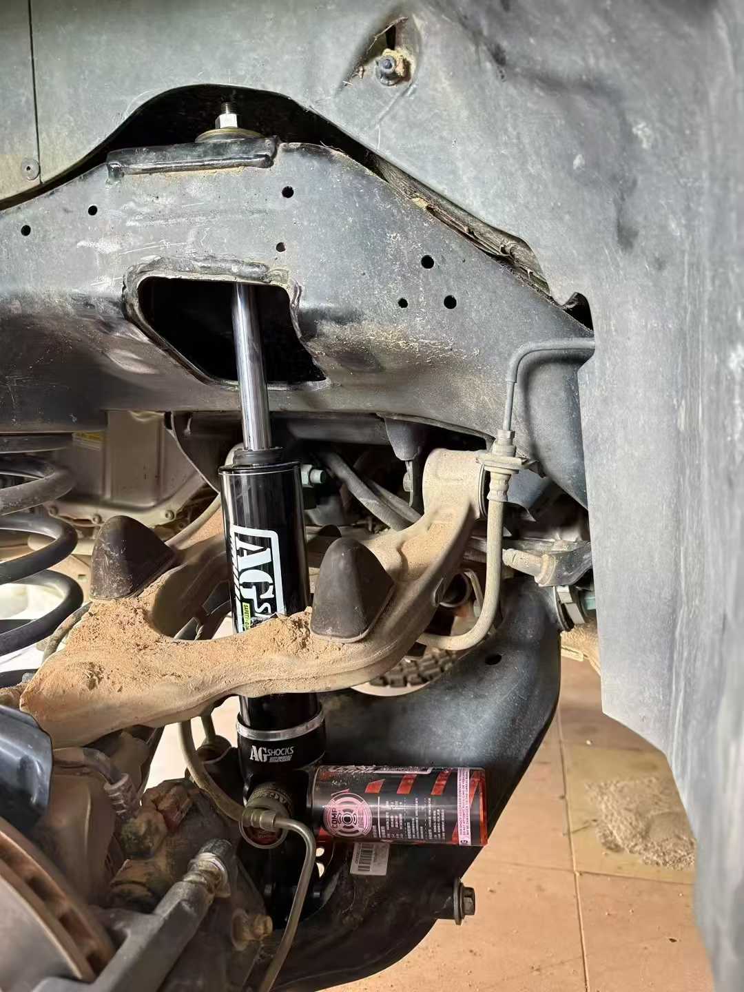 霸哥手調(diào)氮?dú)鉁p震器