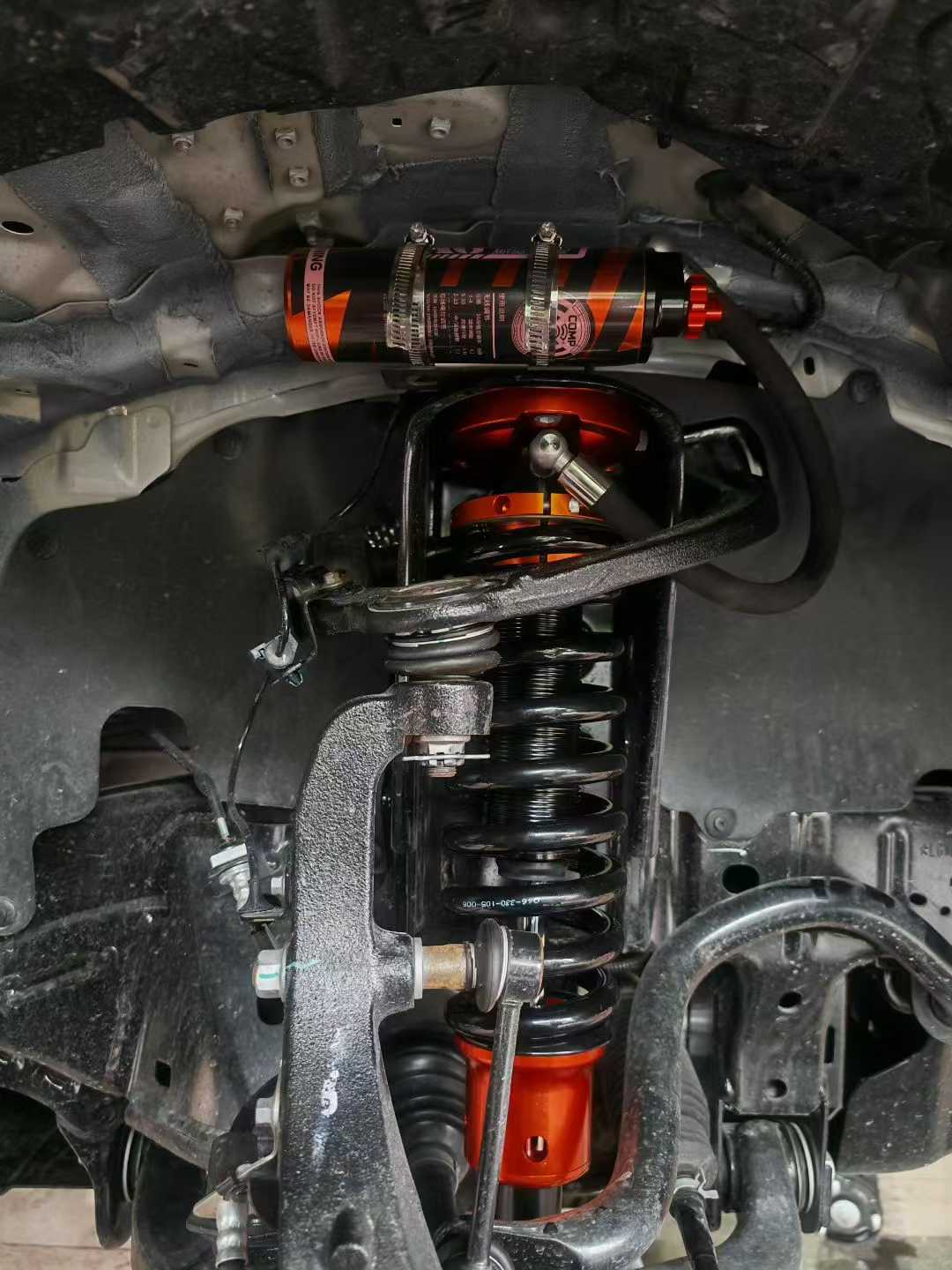 可調(diào)減震器