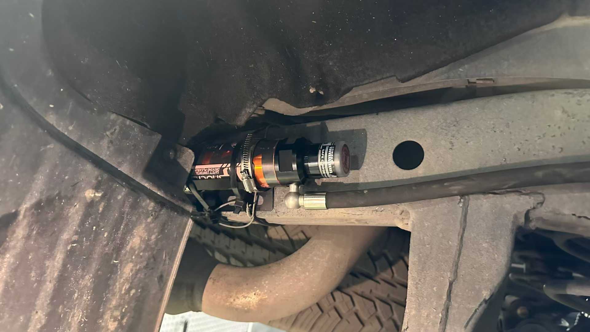 越野車減震器改裝