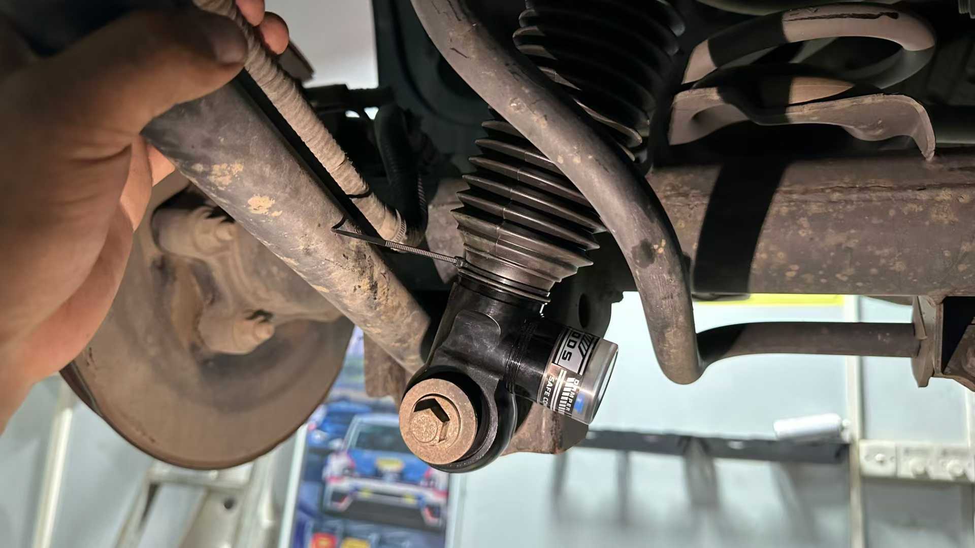 無線雙向電控氮?dú)鉁p震