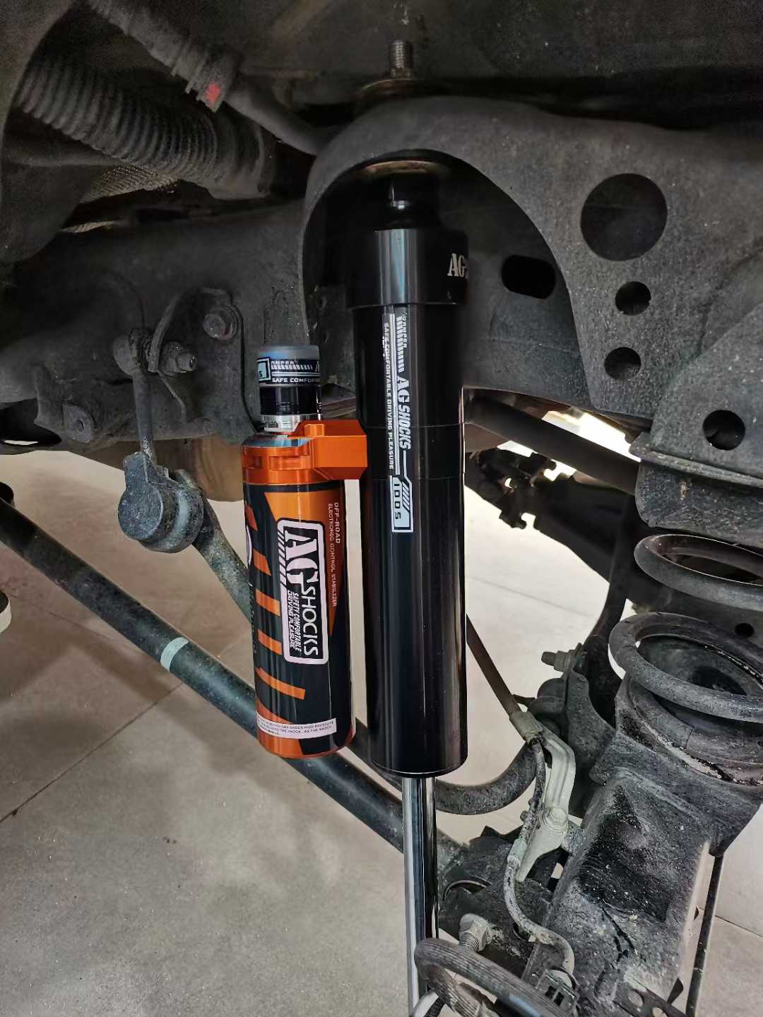 雙向調(diào)節(jié)氮?dú)鉁p震