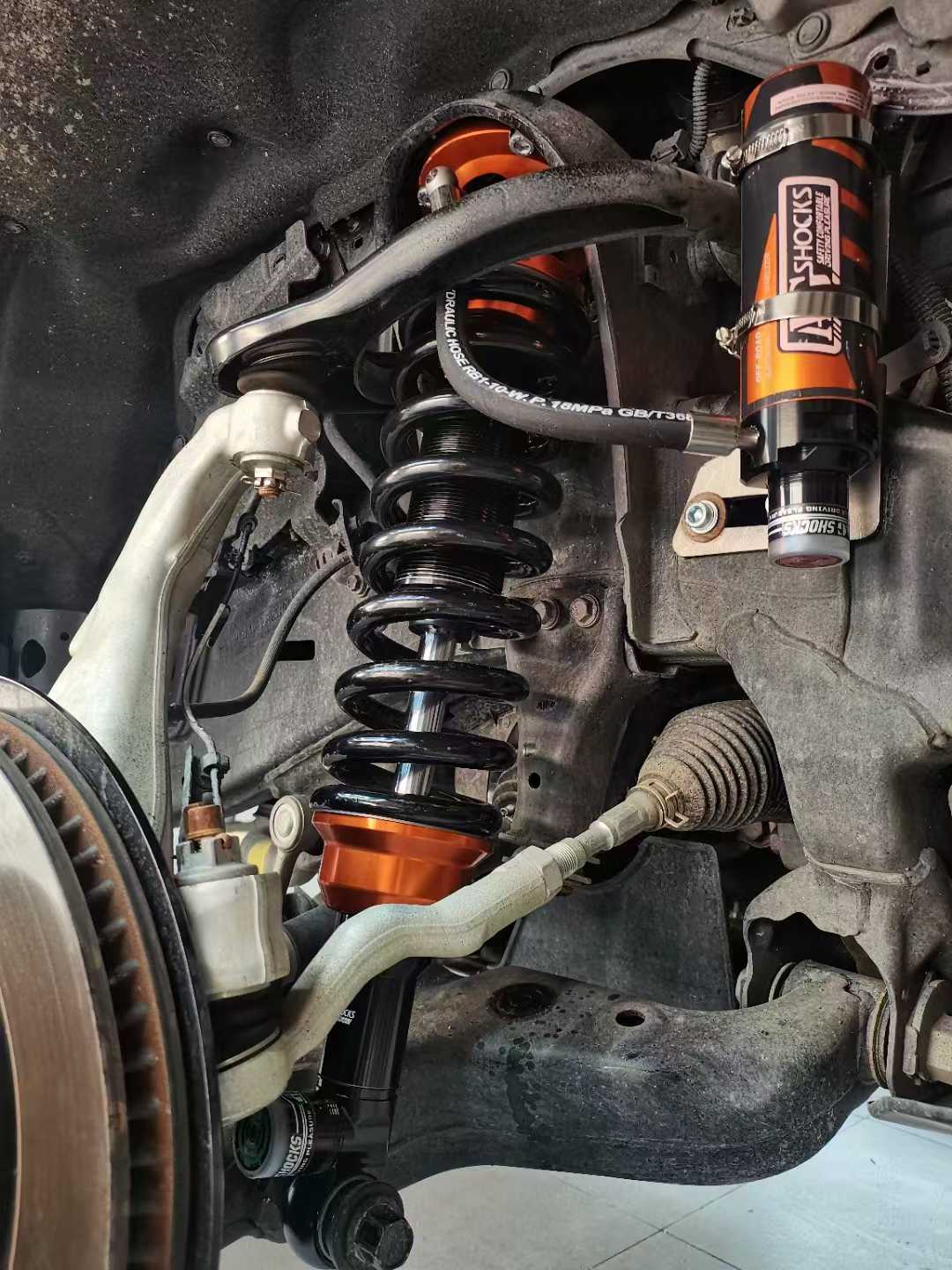 雙向調(diào)節(jié)氮?dú)鉁p震