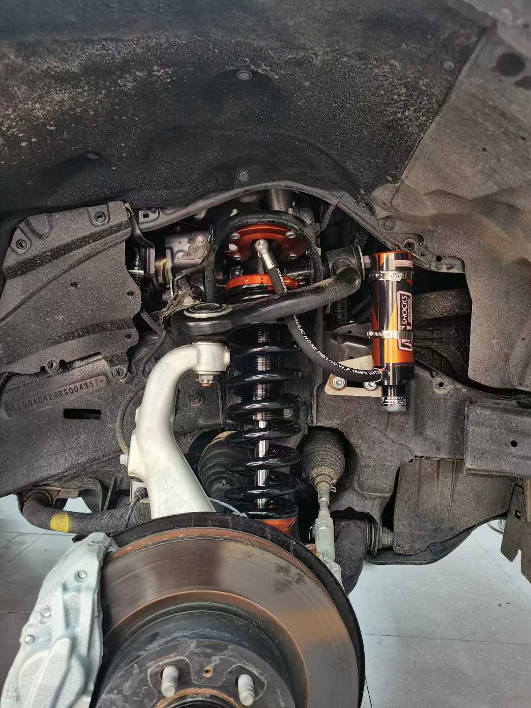 雙向調(diào)節(jié)氮?dú)鉁p震