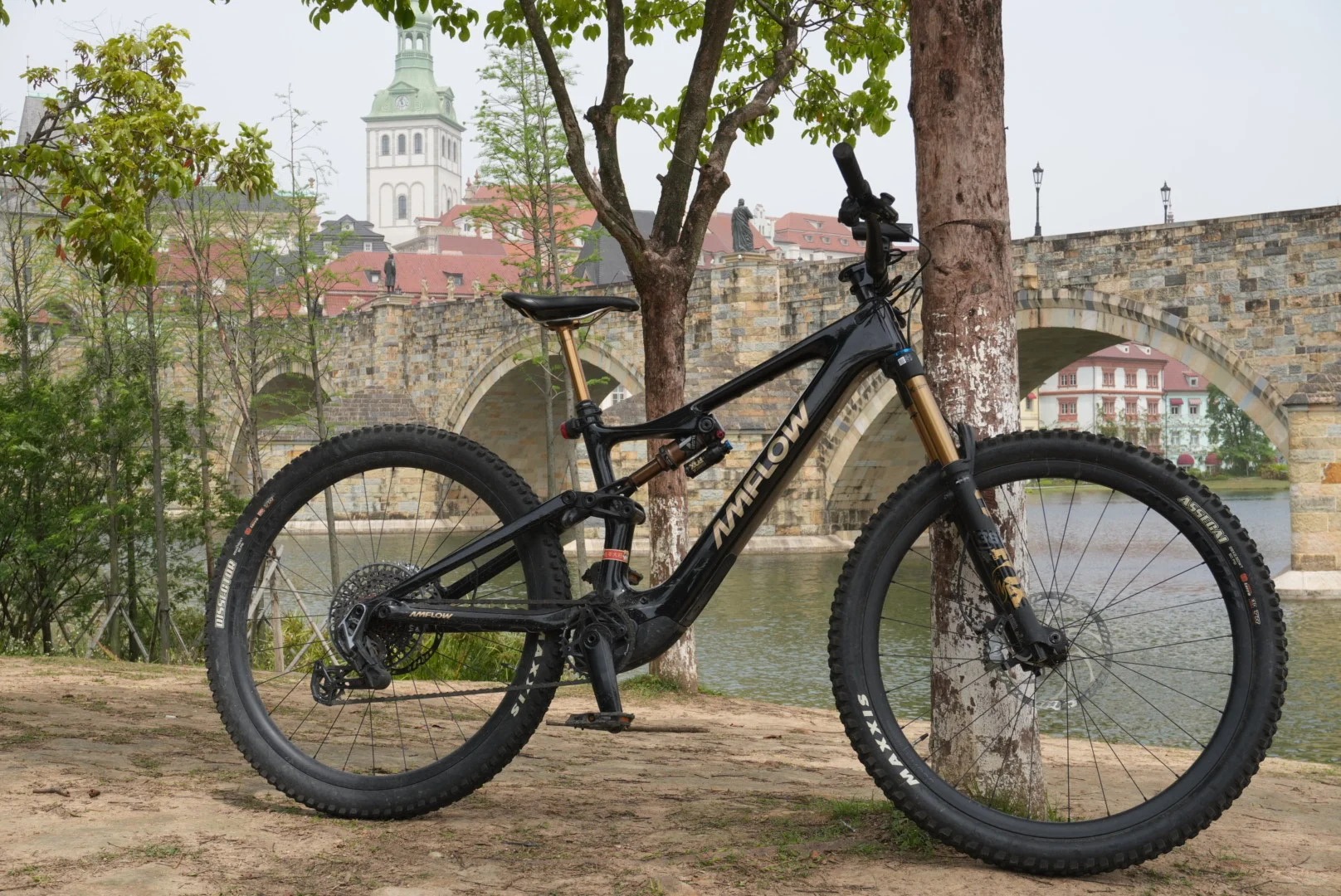 軟尾氣壓后膽的原理與優(yōu)勢(shì)：騎行設(shè)備新趨勢(shì)解析