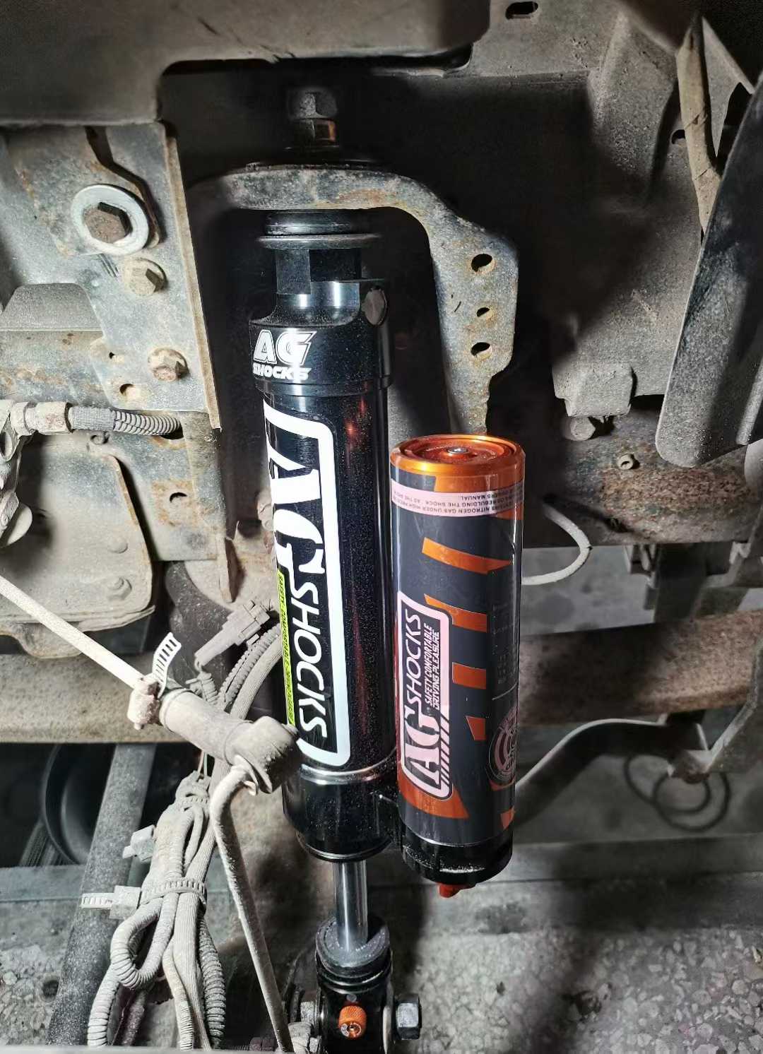 手調(diào)氮氣減震