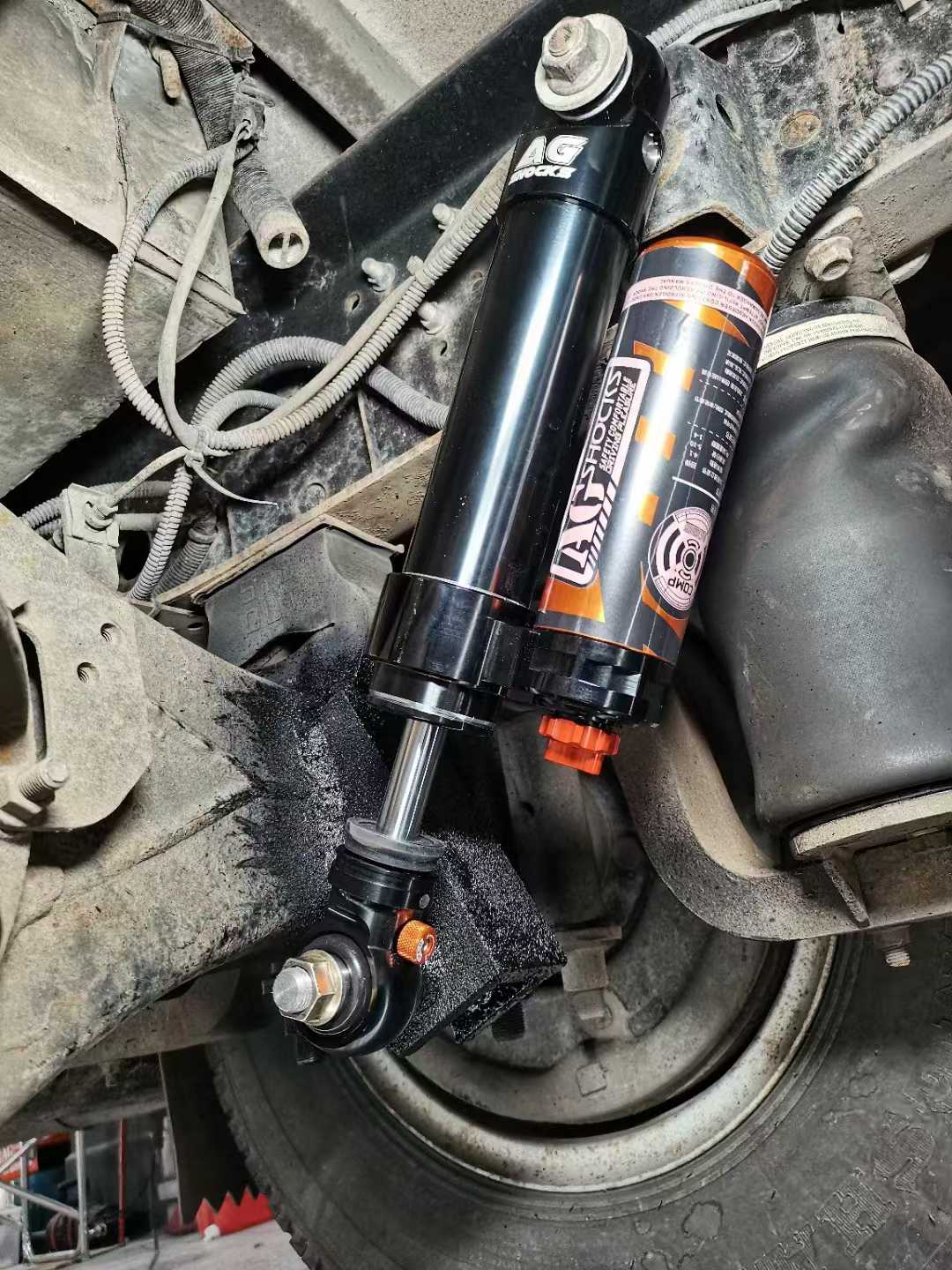 手調(diào)氮氣減震