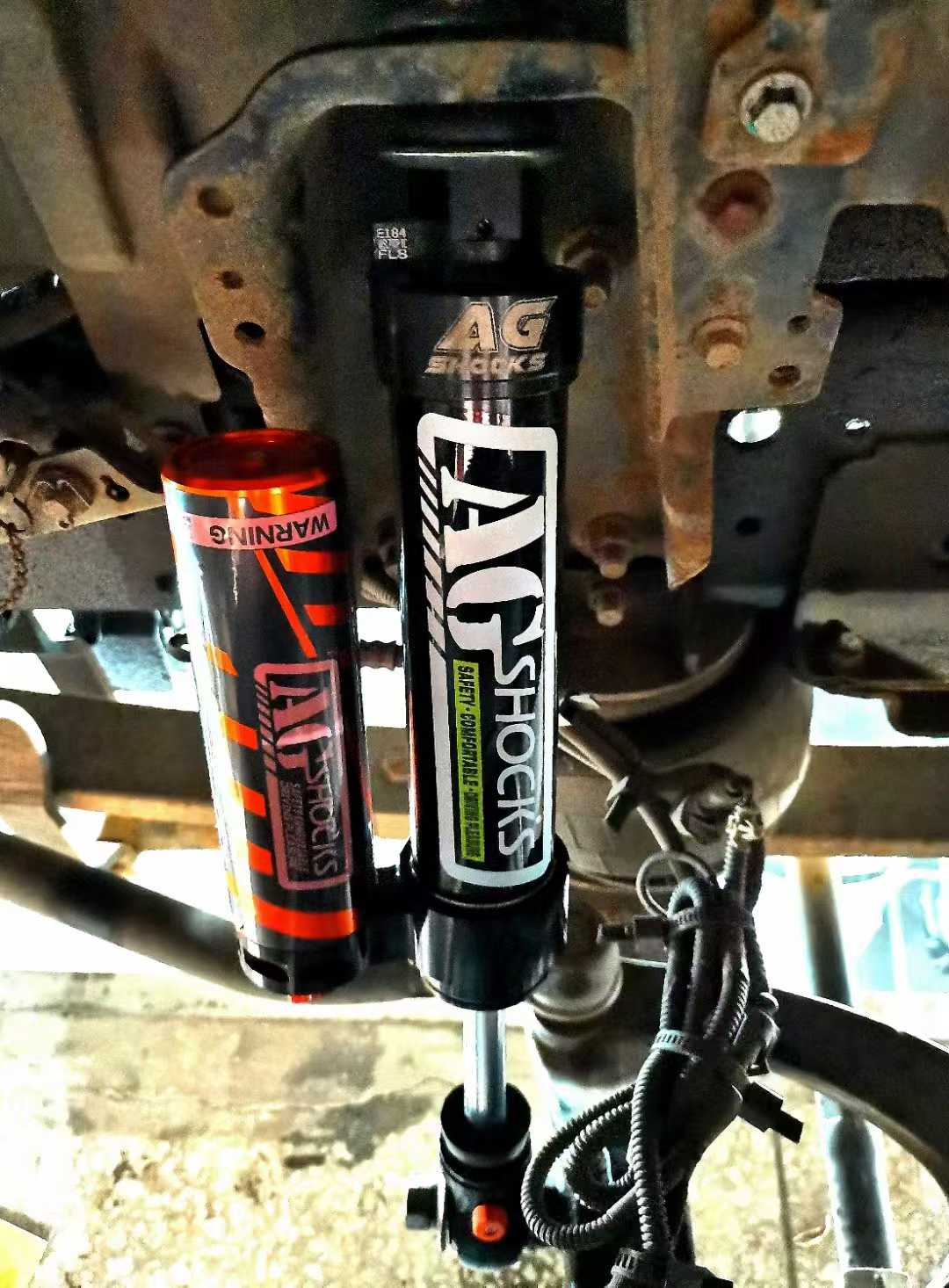 手調(diào)氮氣減震