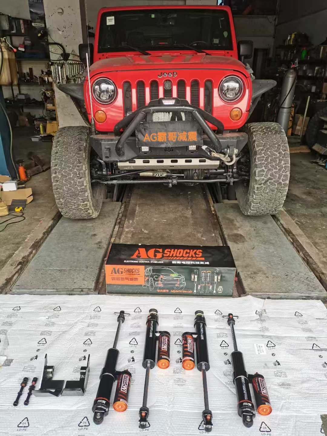 牧馬人JK，升級(jí)霸哥AG-2.5寸升高手調(diào)氮?dú)鉁p震