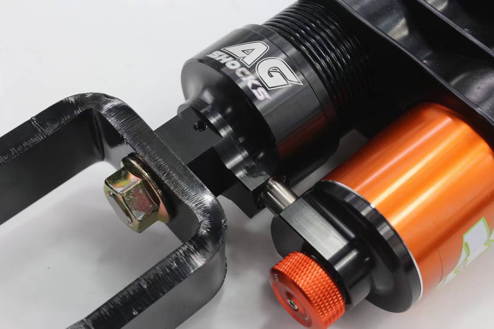 霸哥氮?dú)鉁p震器