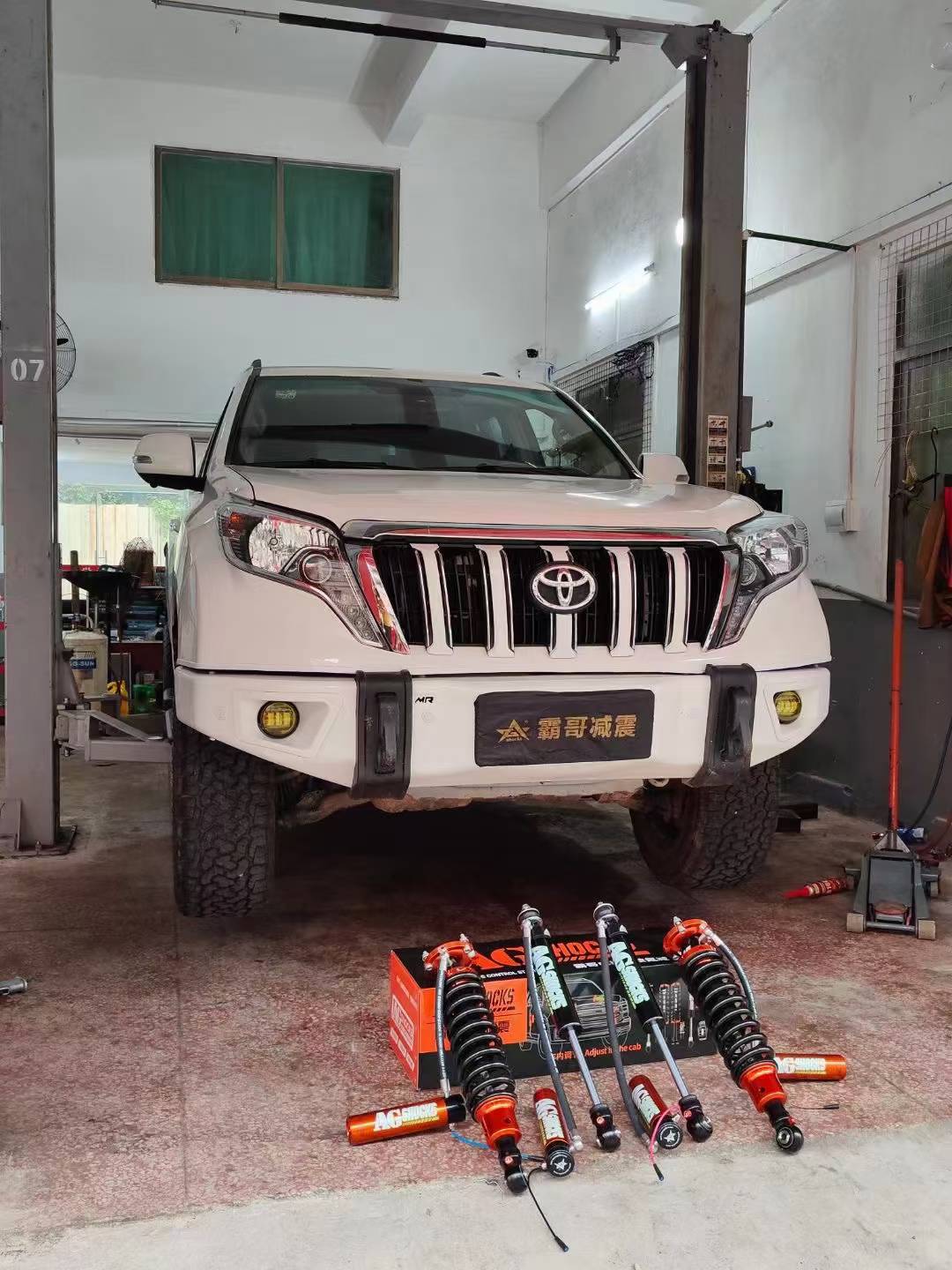 豐田霸道2700改裝霸哥AG電調(diào)氮?dú)鉁p震