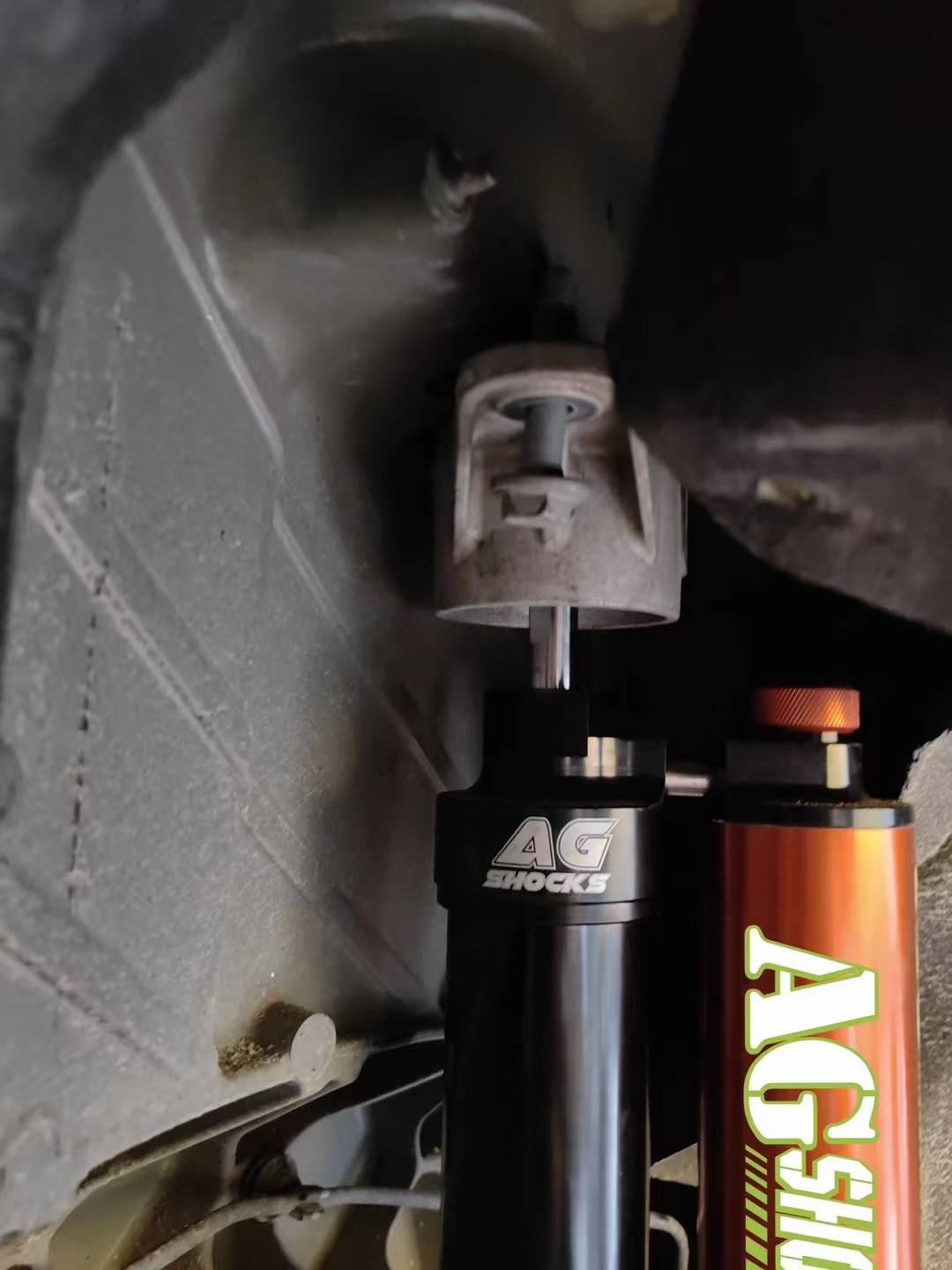 霸哥氮?dú)鉁p震器