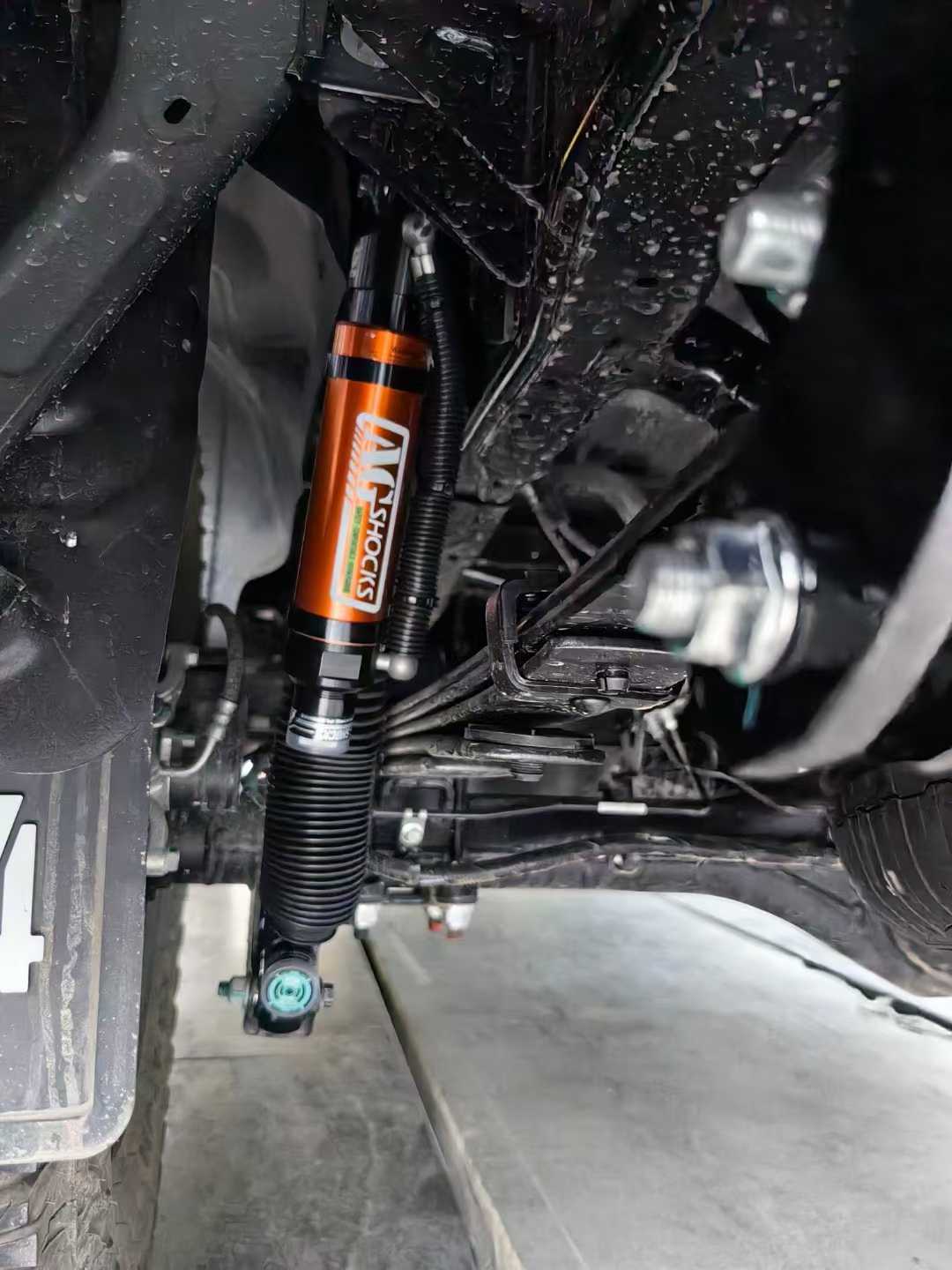 雙向調(diào)節(jié)氮氣減震