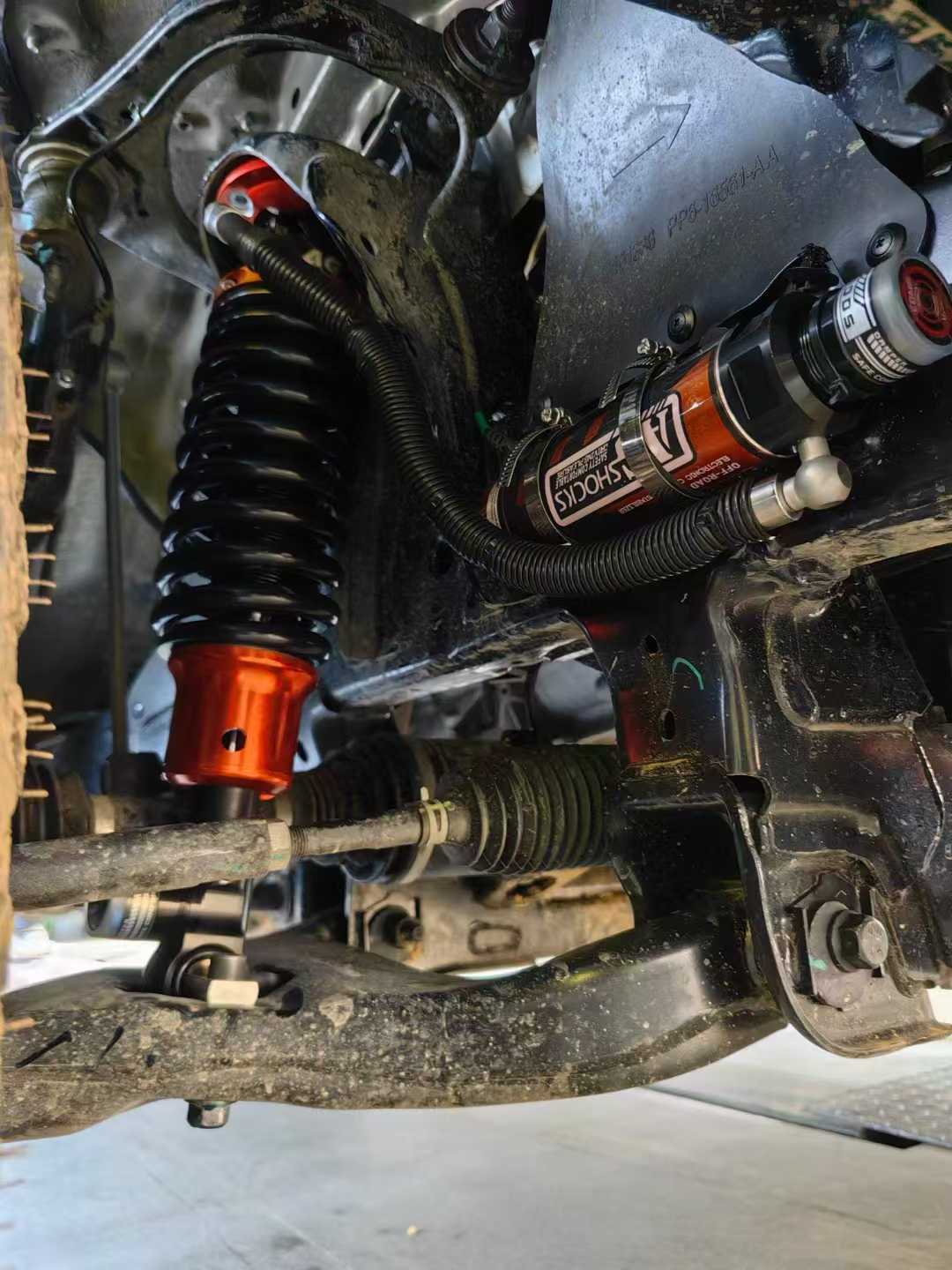 雙向調(diào)節(jié)氮氣減震