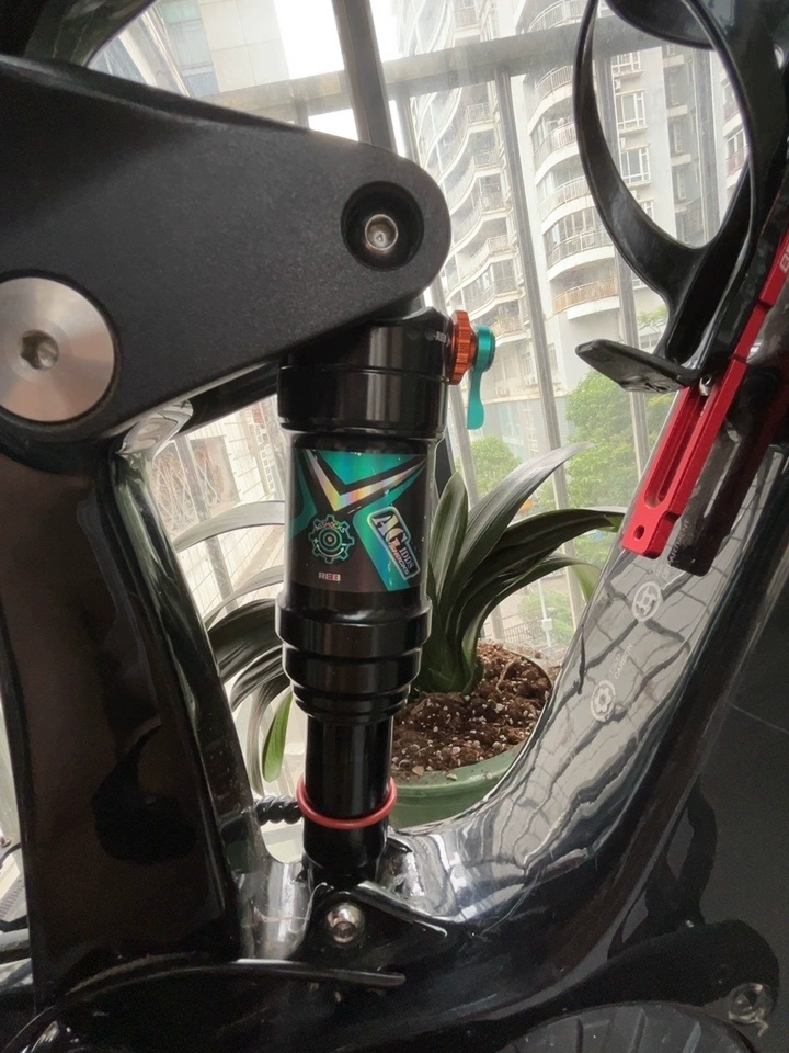 AGSHOCKS软尾后胆