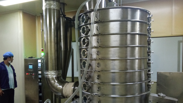 天津節(jié)能的離心振動(dòng)干燥機(jī)哪里有賣(mài)的 江西赫柏康華制藥設(shè)備供應(yīng)