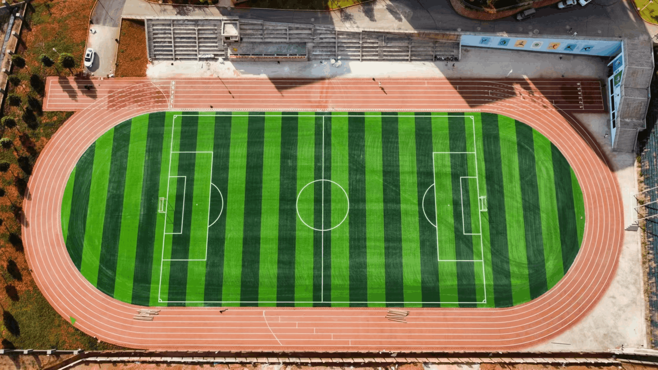 云南巧家混合型塑膠跑道-廣東雙贏體育設(shè)施有限公司