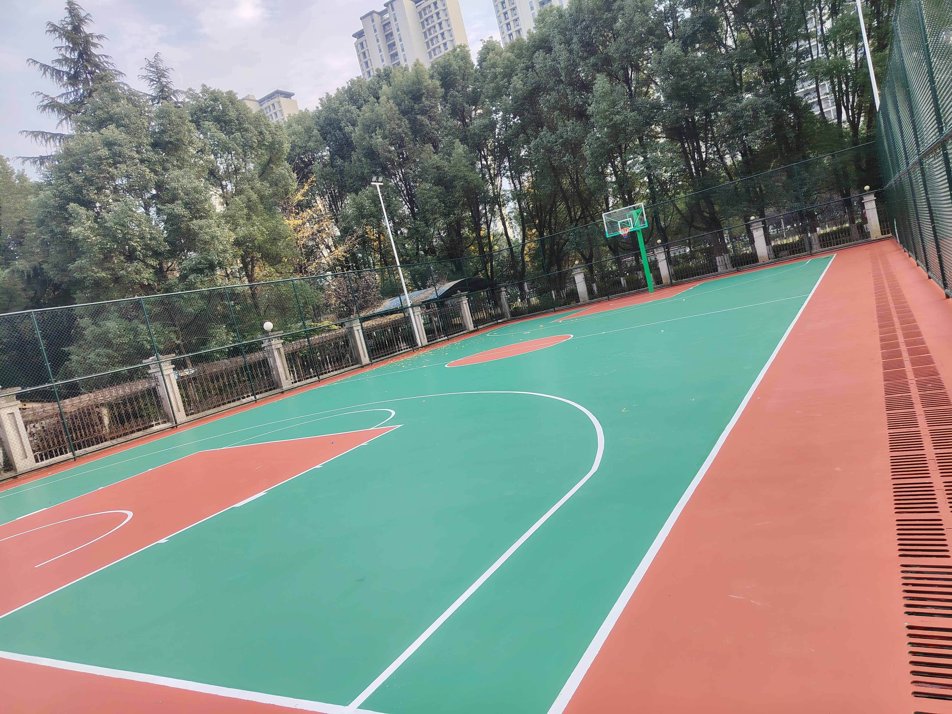 杭州硅PU籃球場(chǎng)完工....