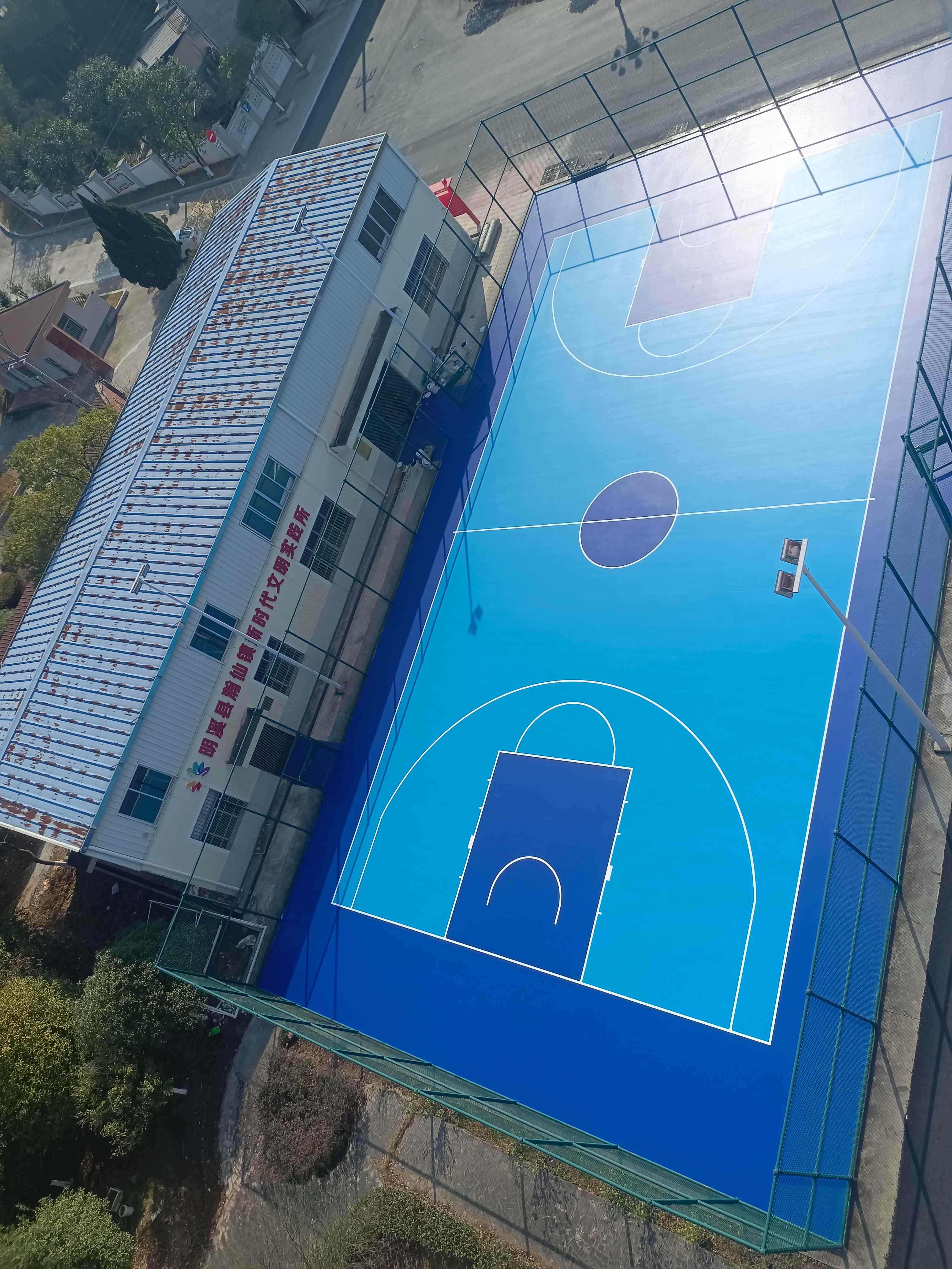 福建三明硅PU籃球場(chǎng)完工...