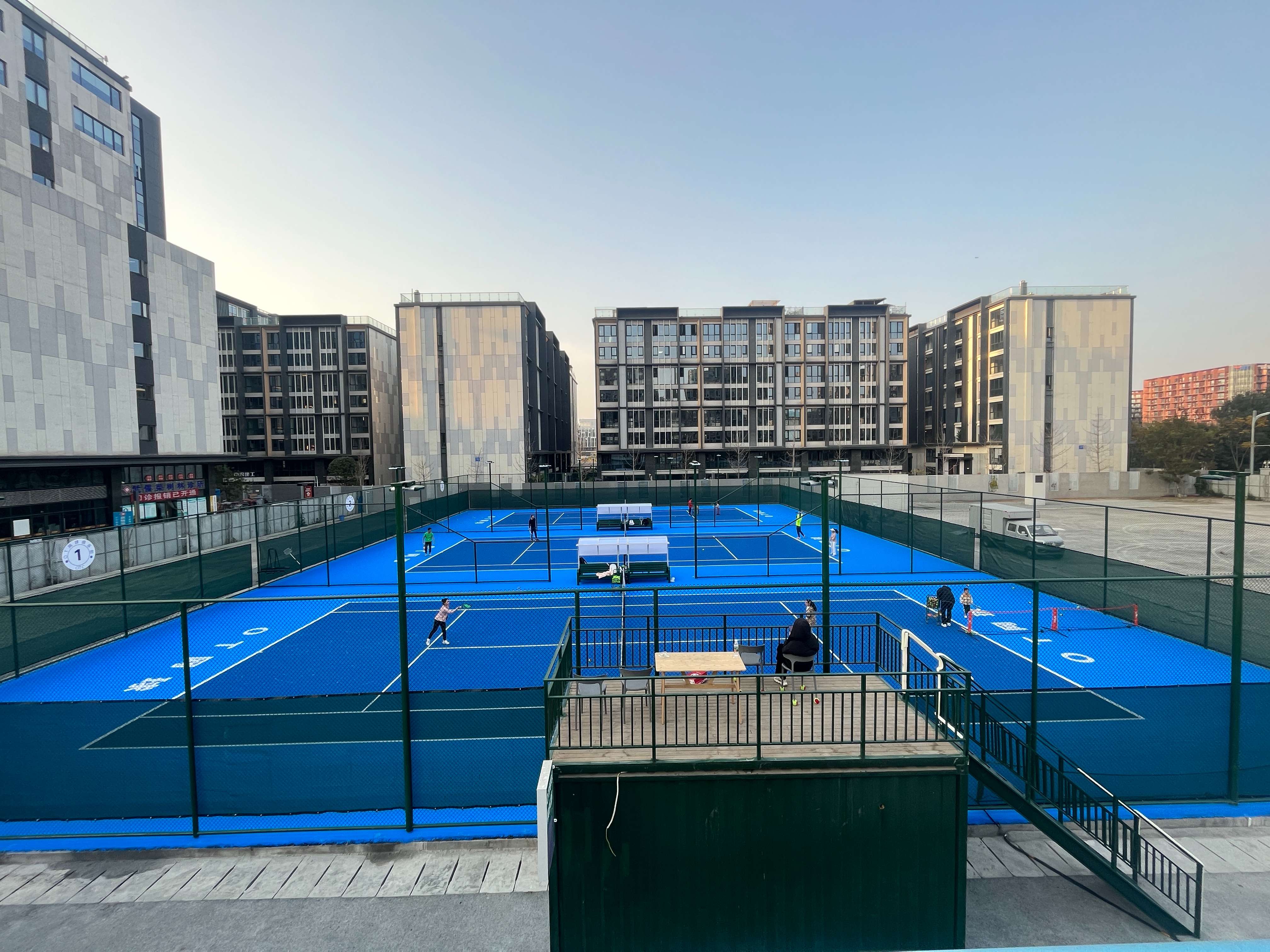 成都武侯區(qū)三片丙烯酸網(wǎng)球場(chǎng)完工..