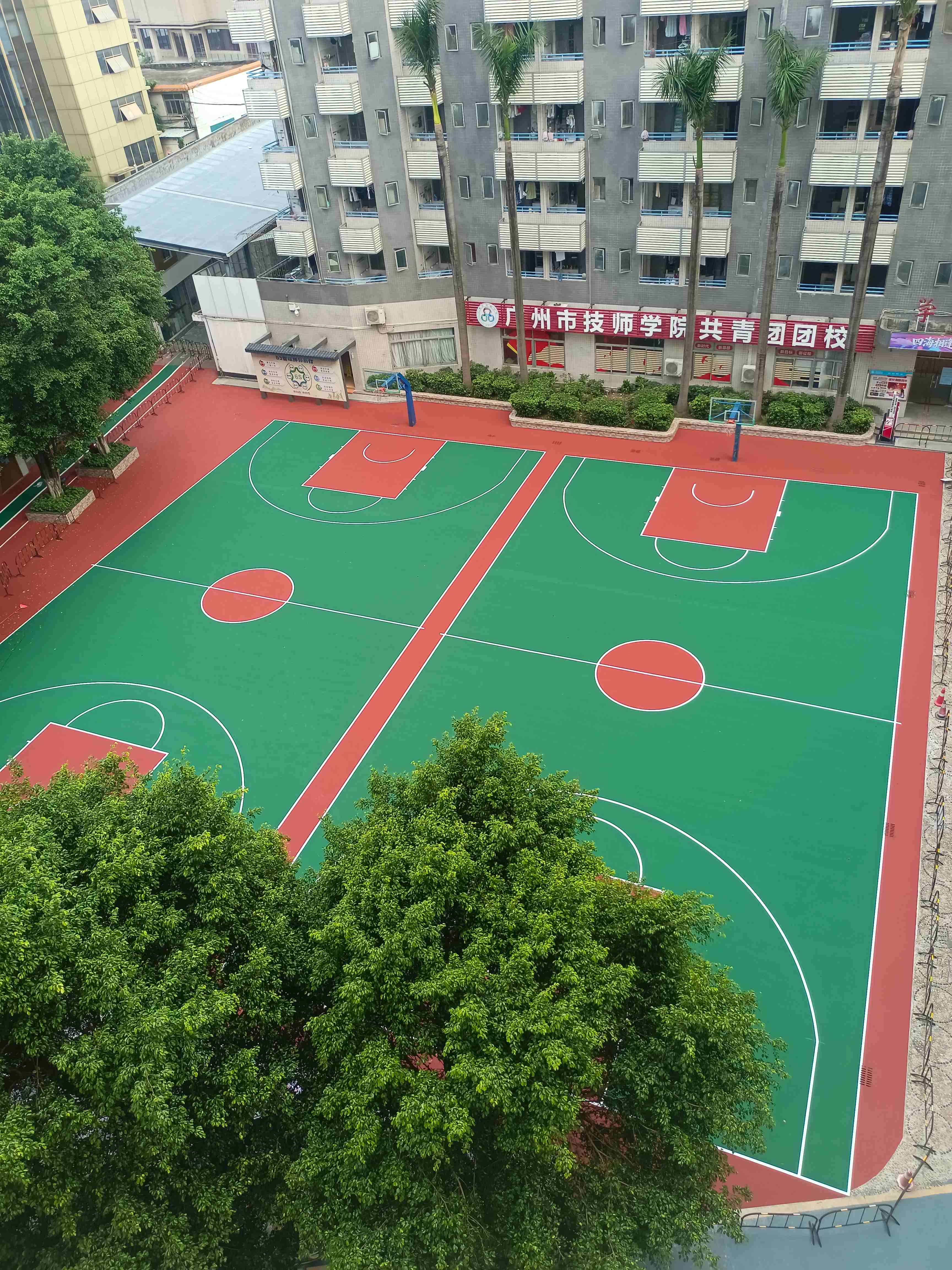 廣州丙烯酸籃球場(chǎng)+羽毛球場(chǎng)+硅PU