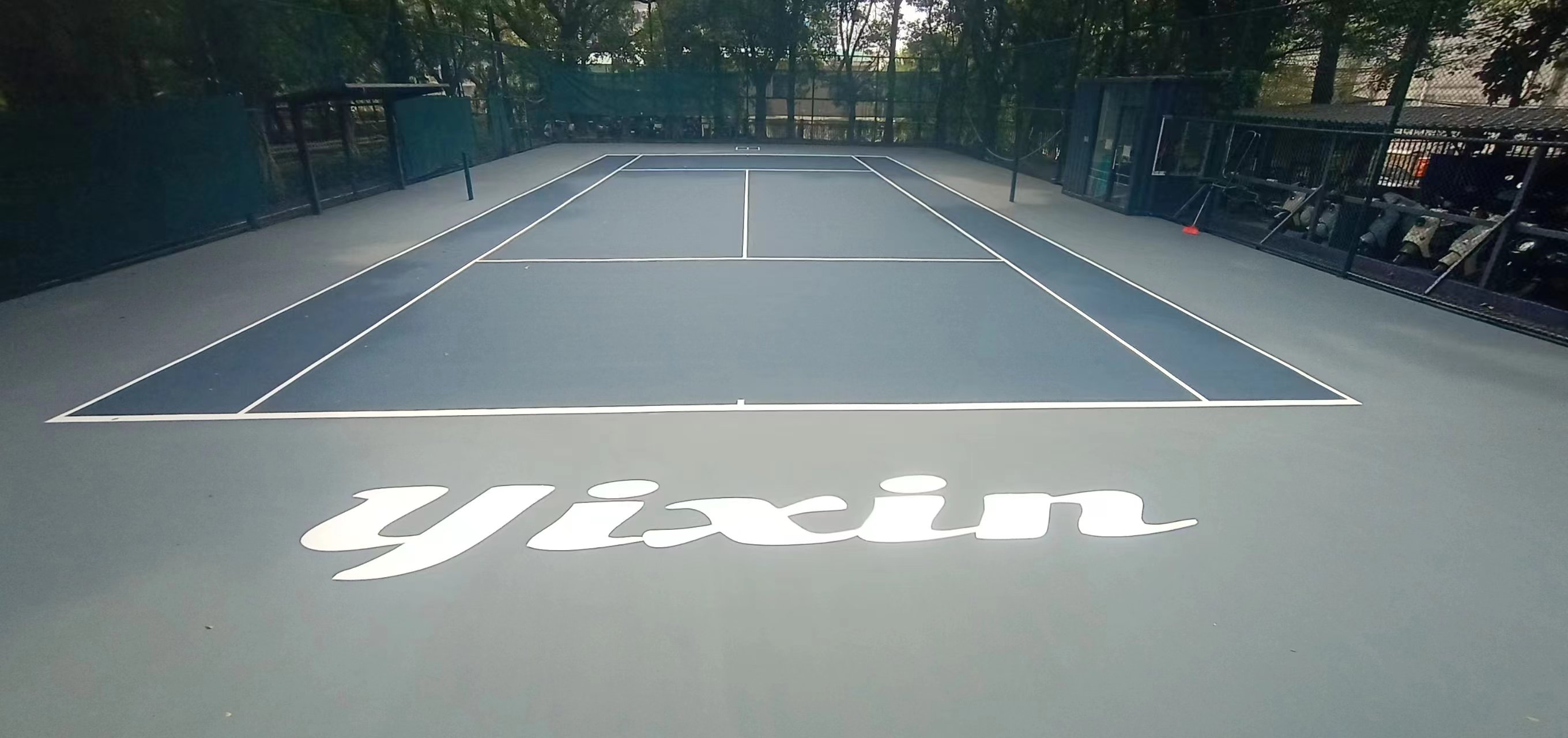 別踩坑！專業(yè)廠家揭秘：高質(zhì)量網(wǎng)球場建設(shè)的3大黃金法則