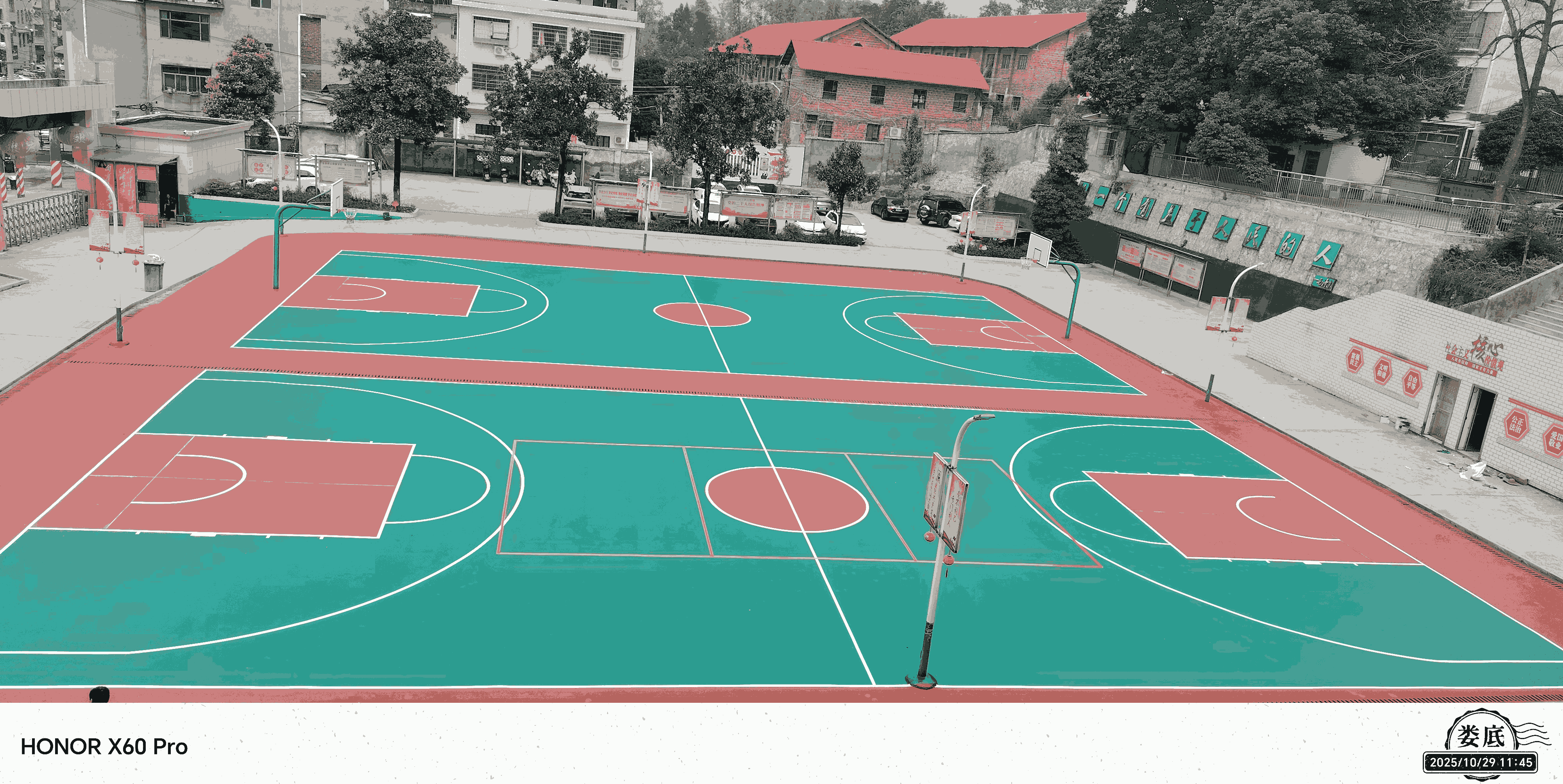 湖南婁底城南小學(xué)操場硅PU籃球場