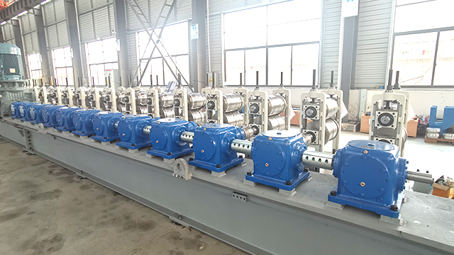 汽配高強(qiáng)鋼汽配冷彎成型設(shè)備