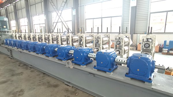 汽配高強鋼汽配冷彎成型設備 