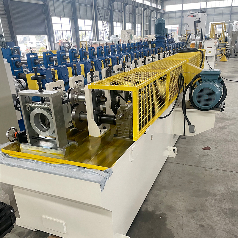 上海伺華全自動(dòng)V型輕鋼龍骨機(jī)設(shè)備