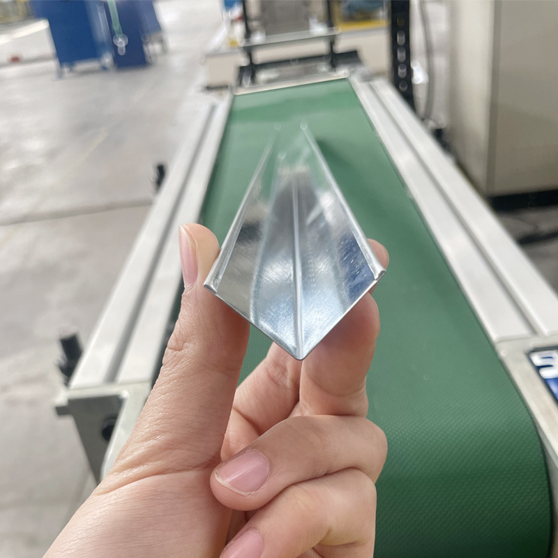 上海伺華全自動(dòng)V型輕鋼龍骨機(jī)設(shè)備