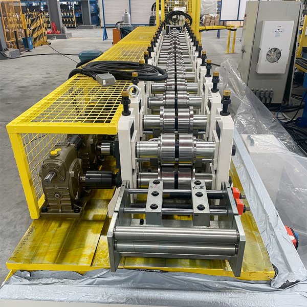 上海伺華高速U型全自動(dòng)輕鋼龍骨機(jī)