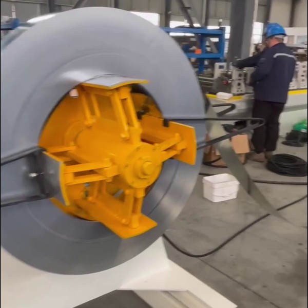 上海伺華高速U型全自動(dòng)輕鋼龍骨機(jī)