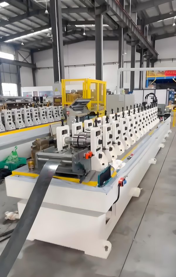 上海伺華高速U型全自動(dòng)輕鋼龍骨機(jī)