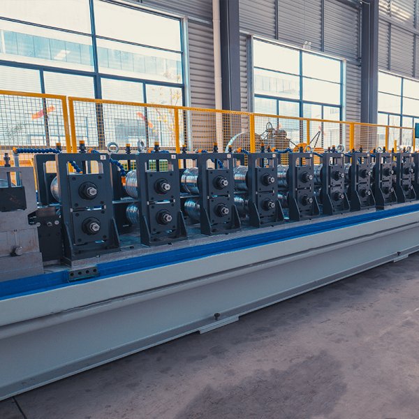 上海伺華光伏抗震支架成型機：20 年冷彎技術賦能新能源安全